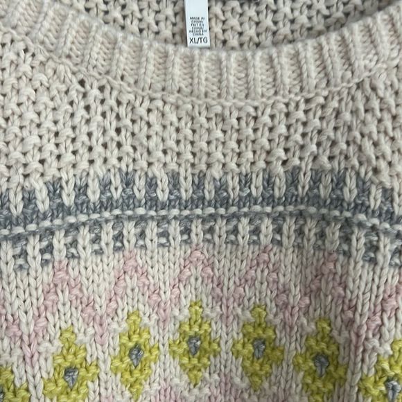 Cozy Multicolor Knit Sweater - Picture 9 of 16